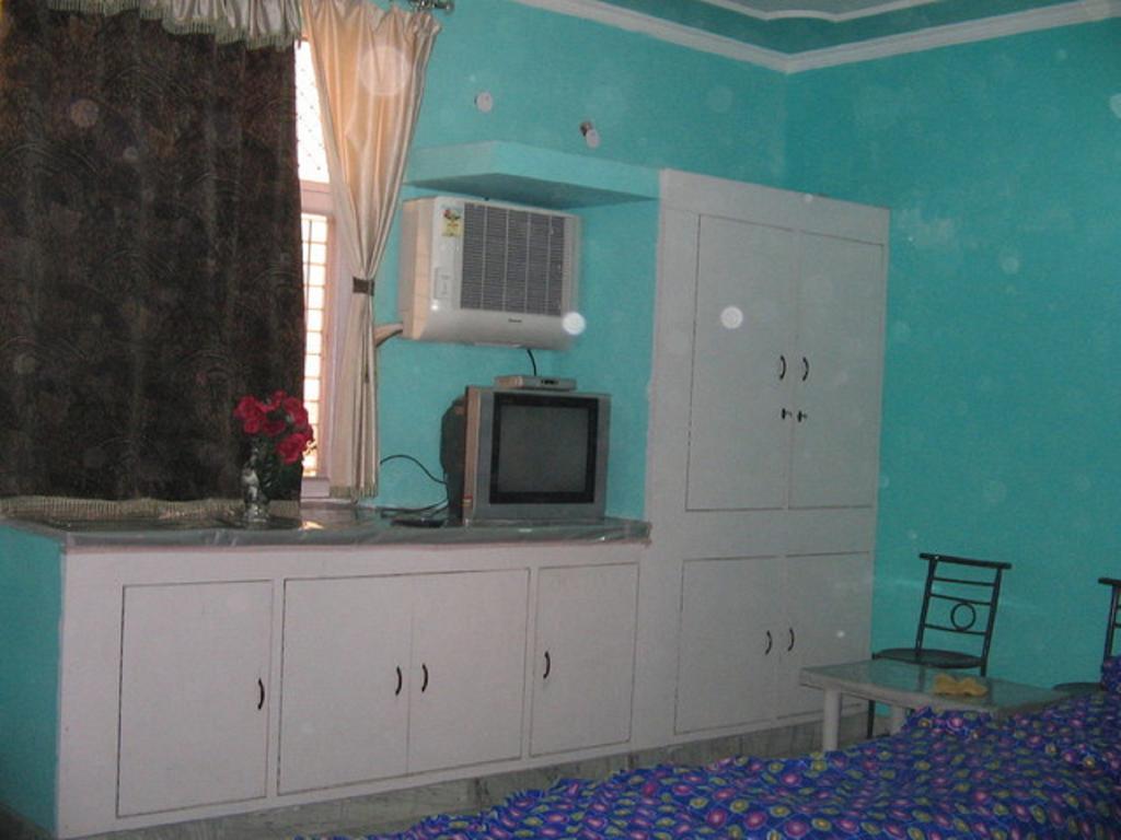 Balaji Guest House - Home Stay Greater Noida Room photo
